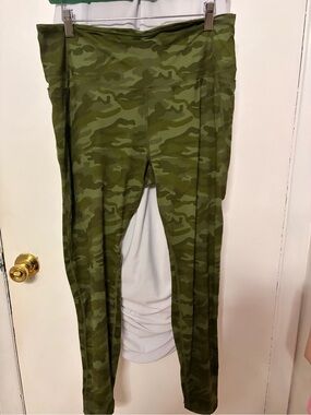 Women’s Green Camo Leggings